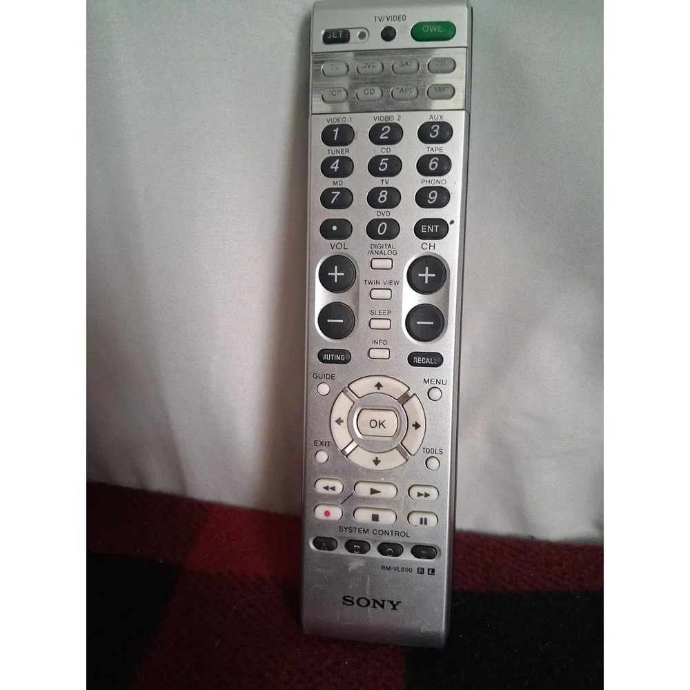 Sony RM-VL600 8 Device Universal Remote - TV, DVD, SAT, CBL, VCR, CD, TAPE, AMP